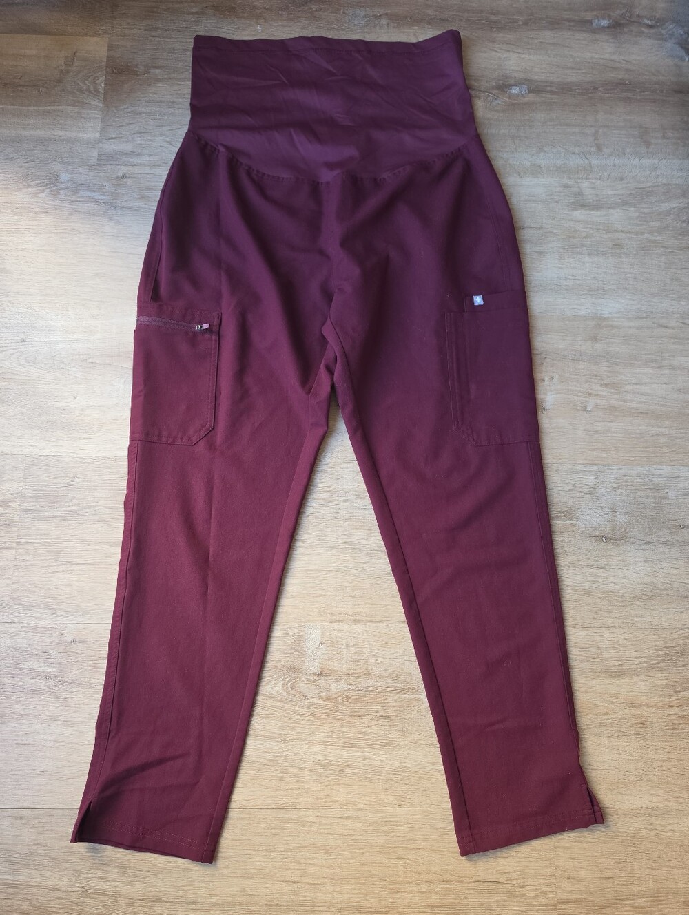 NWOT FIGS Yola High-Rise Slim Maternity Scrub Pants In Burgundy Size L